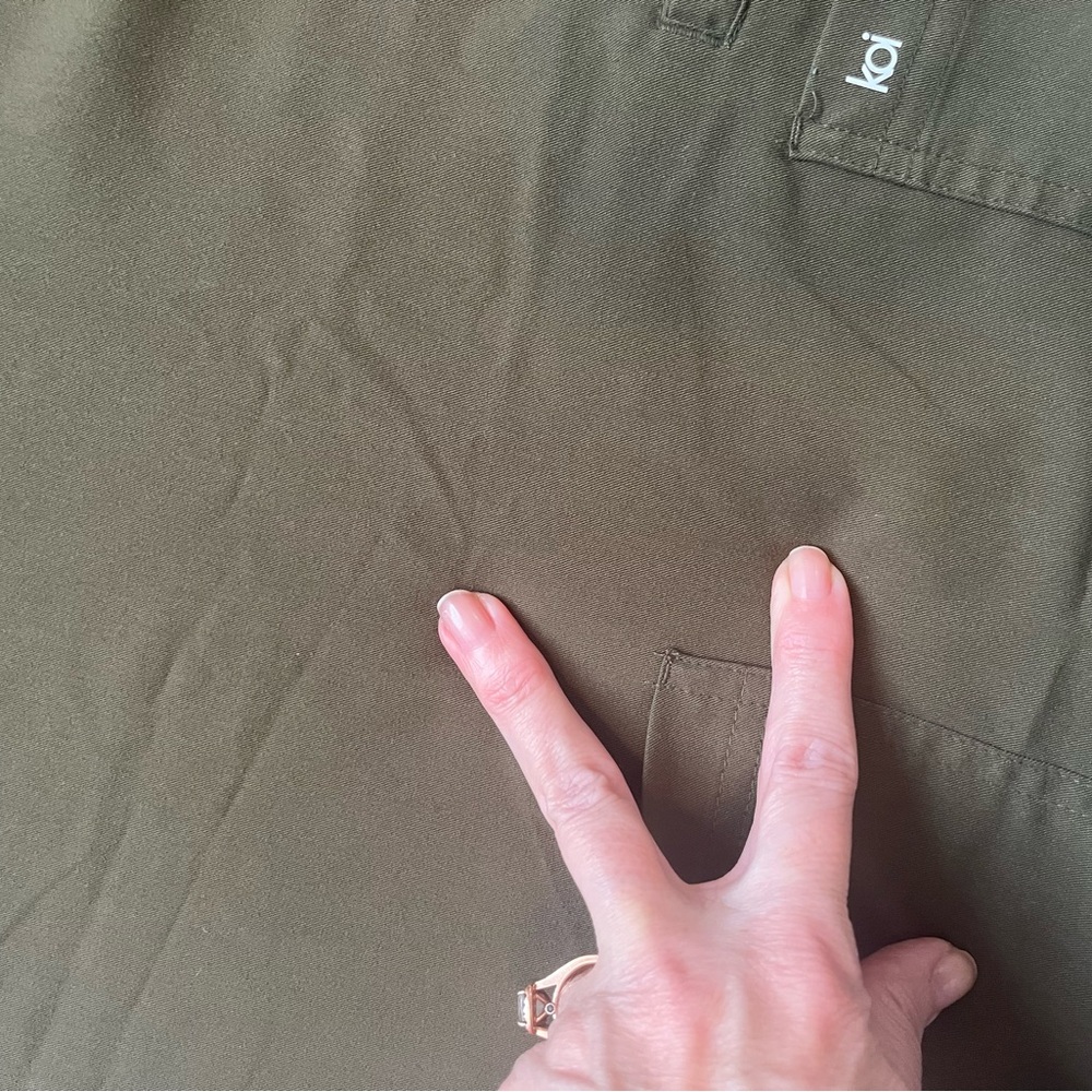 Koi Next Gen Olive Green Scrub Top And Bottom M - Picture 6 of 6